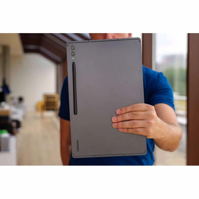 تبلت 14.6 اینچ سامسونگ مدل Galaxy Tab S9 Ultra، ظرفیت 512 گیگابایت و رم 12 گیگابایت، دارای حسگر اثر انگشت، دارای قابلیت مکالمه، رزولوشن دوربین 12 مگاپیکسل، دارای قابلیت پشتیبانی از یک سیم کار