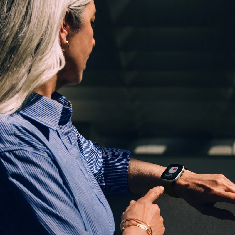 ساعت هوشمند 40 میلی متری اپل مدل Series 11 Aluminum Case با بند سیلیکونی